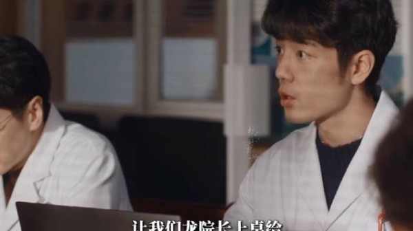 肖战刘铮亮让龙院长上桌跳舞唱二人转哈哈哈哈哈哈,牌子猫也会套路了