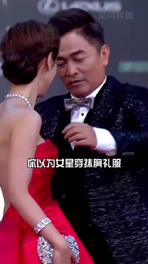 为何女星穿抹胸礼服不害怕滑落？代入秦岚的视角，才知这是外行不知道的小秘密