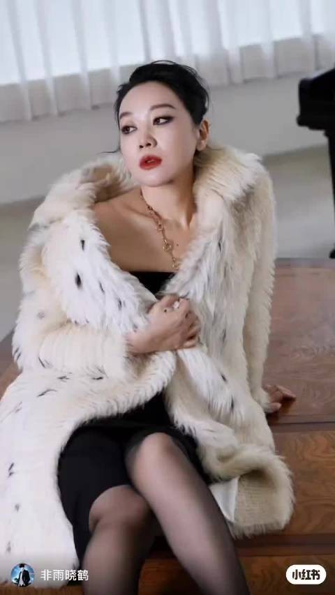 妈妈~可以在你怀里躺会儿吗