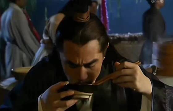 朱元璋微服私访忘记带钱吃霸王餐,老头一句话救了一条街的人