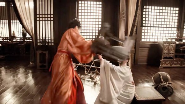 君黛走了但没完全走 这一凳子给我抡爽了 妈妈打我