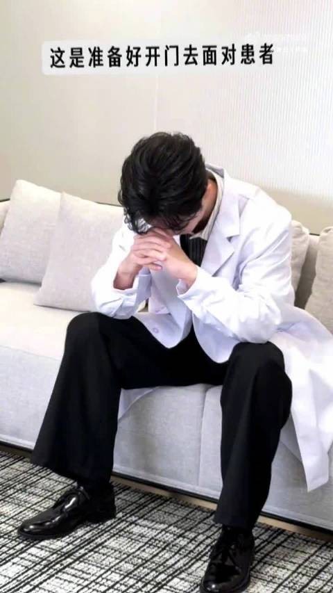 咱们刘铮亮医生一本正经搞笑hhh