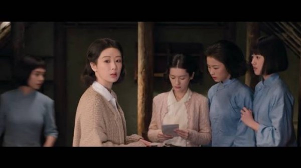 一叶扁舟,从困顿中启程,在风浪里求生,浮世浮沉,自成风骨, 杨紫