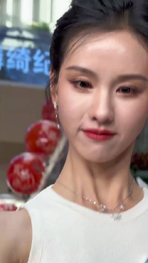 陈都灵头骨小震撼,鞠婧祎脸自带磨皮