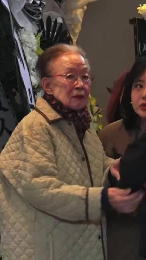 老牌国民演员崔佛岩离世享年87岁，罗文姬出席追悼仪式