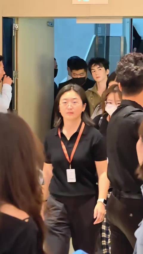 曾舜晞闪现深圳湾,今天是老钱风曾少爷 太帅了 刻在骨子里的贵气优雅