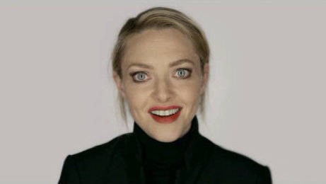 Amanda Seyfried在辍学生中饰演伊丽莎白霍姆斯
